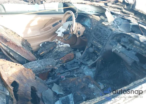 1998 Ford Mustang z USA, uszkodzony, nr VIN 1FAFP444XWF182599